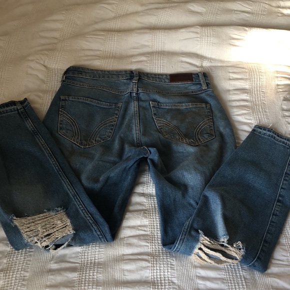 Hollister High Rise Distressed Denim Jeans - Picture 6 of 10